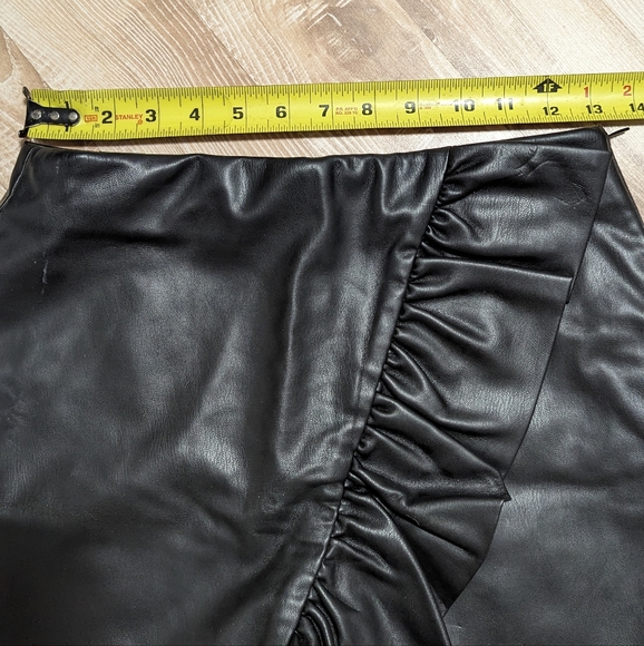 Zara Black Vegan Leather Mini Skirt - Picture 2 of 6